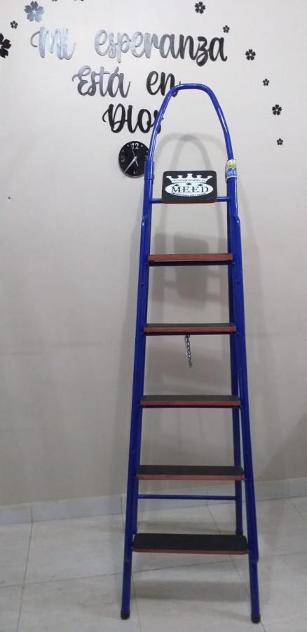 ESCALERA TIJERA ECON DE 6 PASOS