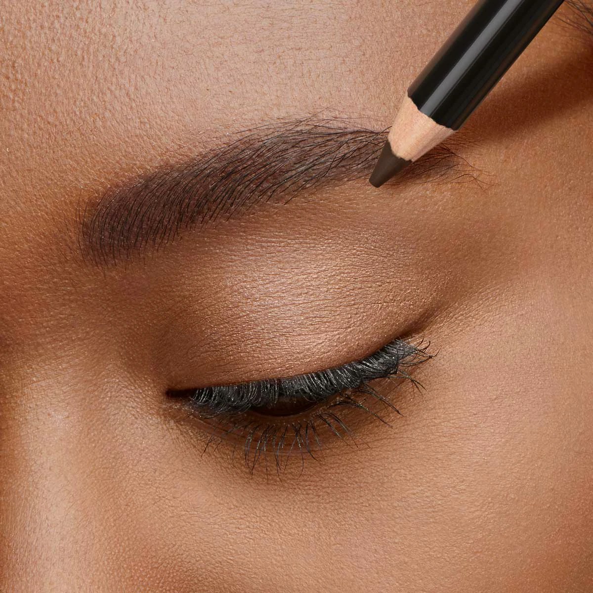 DELINEADOR LAPIZ PARA CEJAS CASTAÑO NATURAL ESIKA